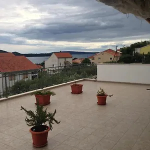 https://apartments-sevo.hotels-in-trogir.com