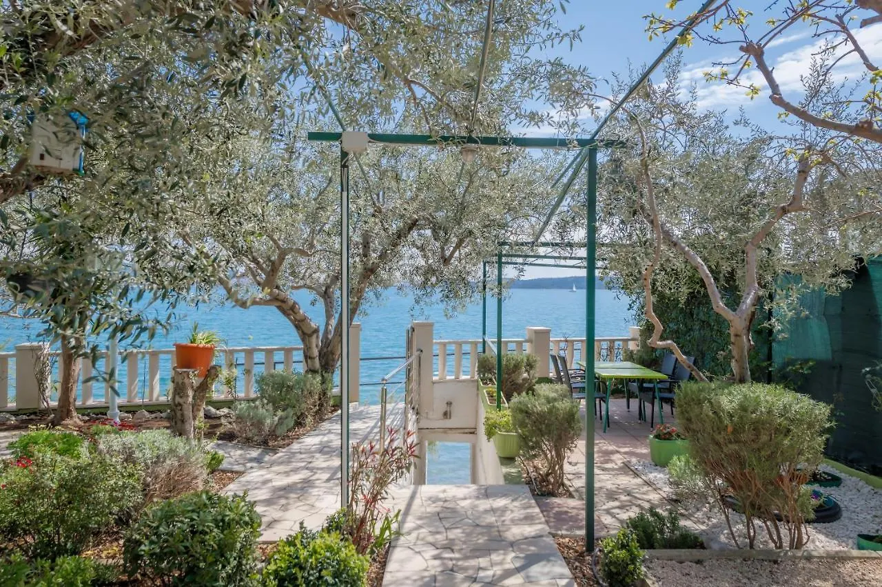 Apartments G Trogir 0*,